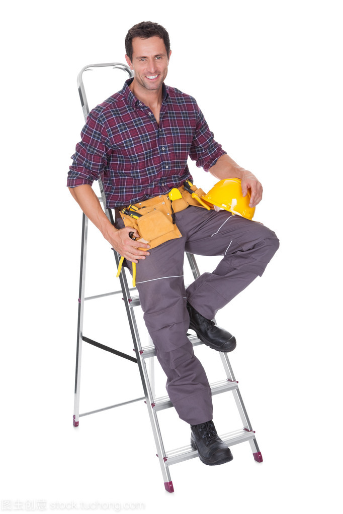 安全帽的年輕工人人