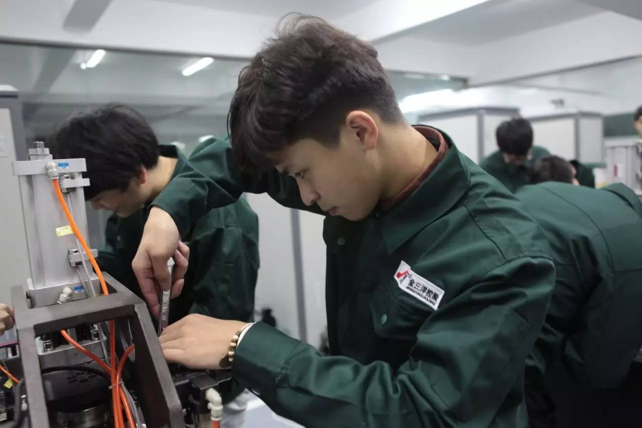 福建第二輕工業(yè)學(xué)校:全明星專業(yè)陪伴成長(zhǎng)夢(mèng)想