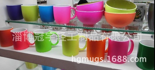 【陶瓷無(wú)光噴色杯 無(wú)光噴色陶瓷馬克杯】?jī)r(jià)格,廠家,圖片,杯子,淄博冠宇輕工制品-